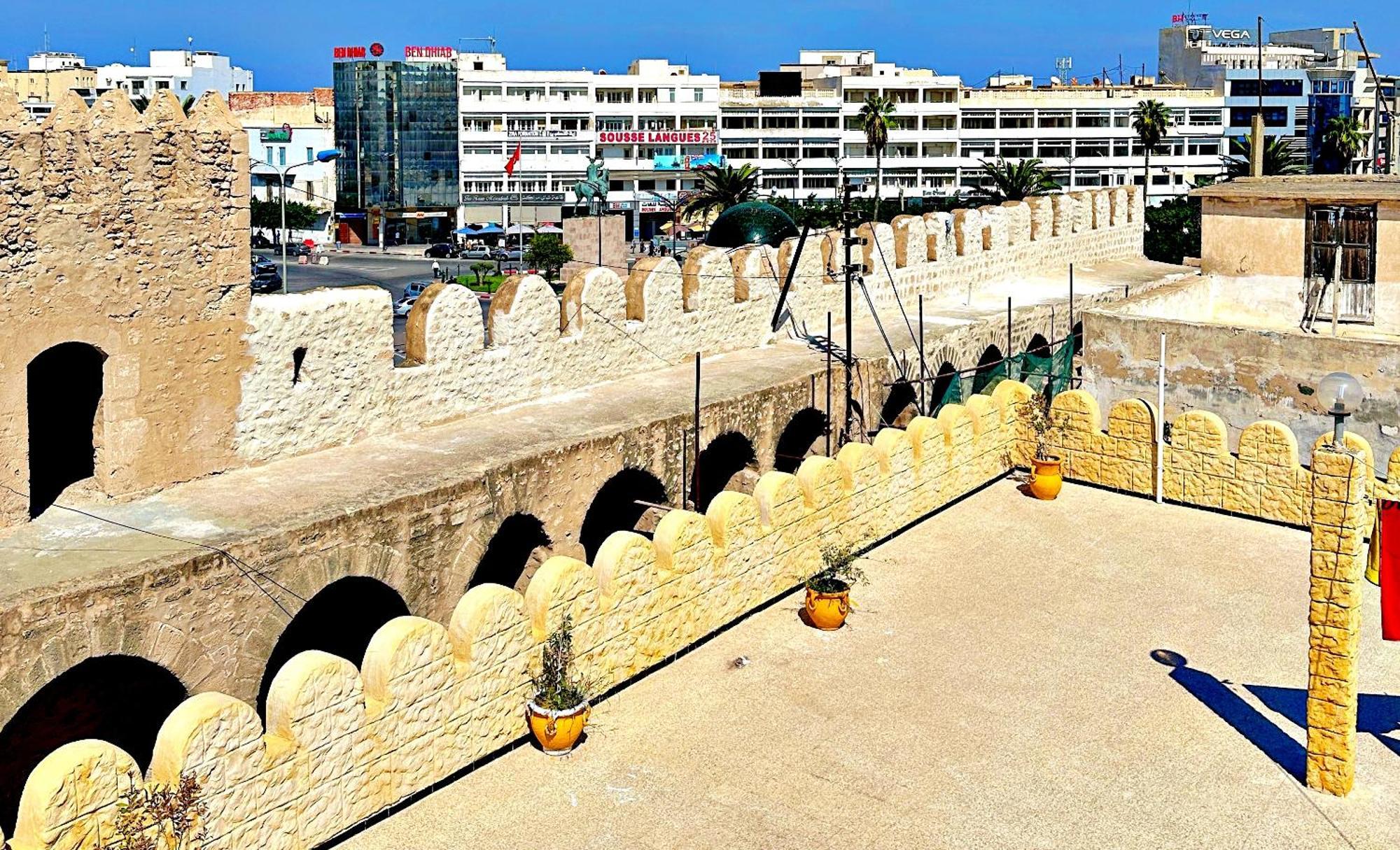 Hotel Paris Sousse Bagian luar foto