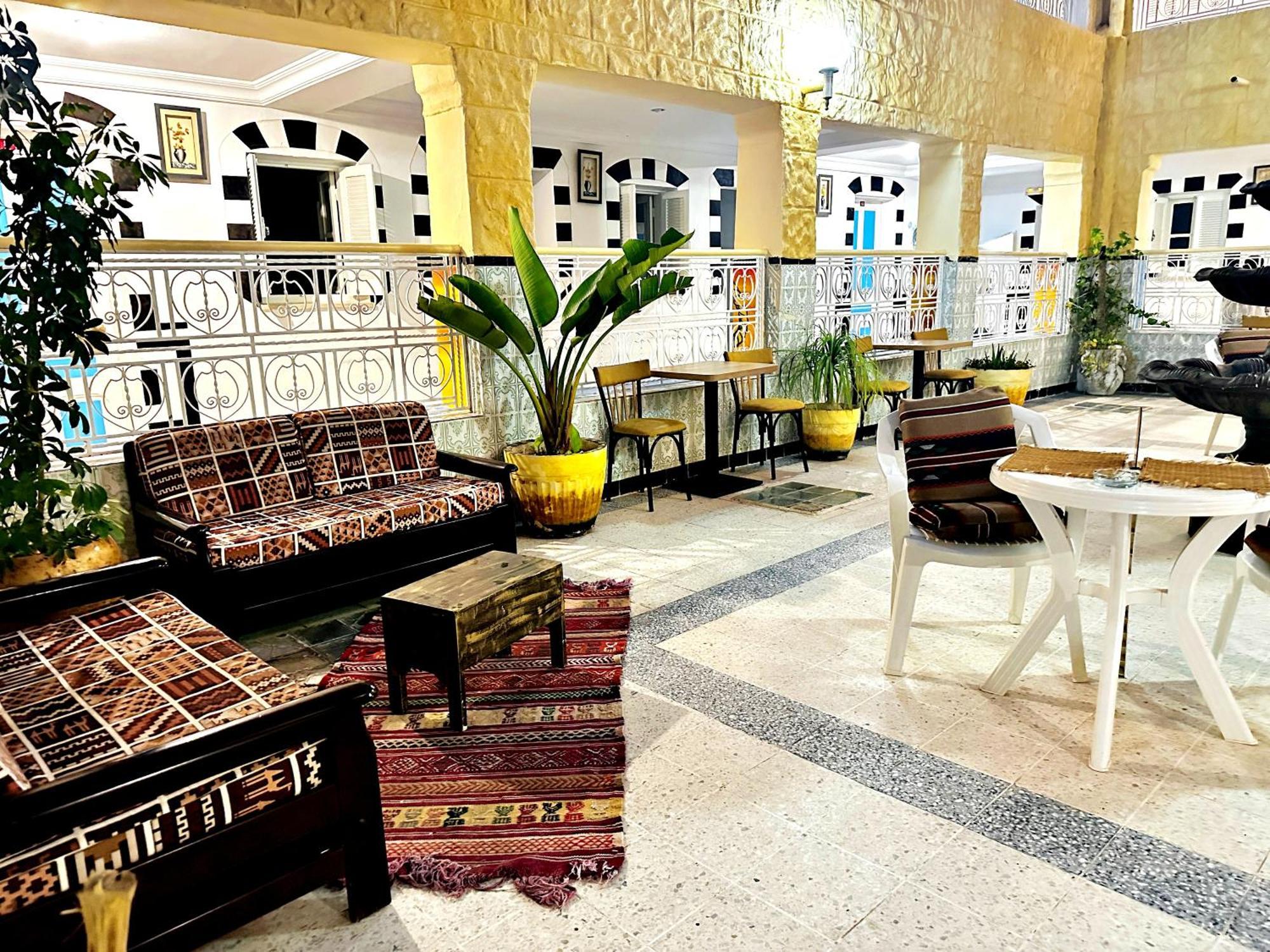 Hotel Paris Sousse Bagian luar foto