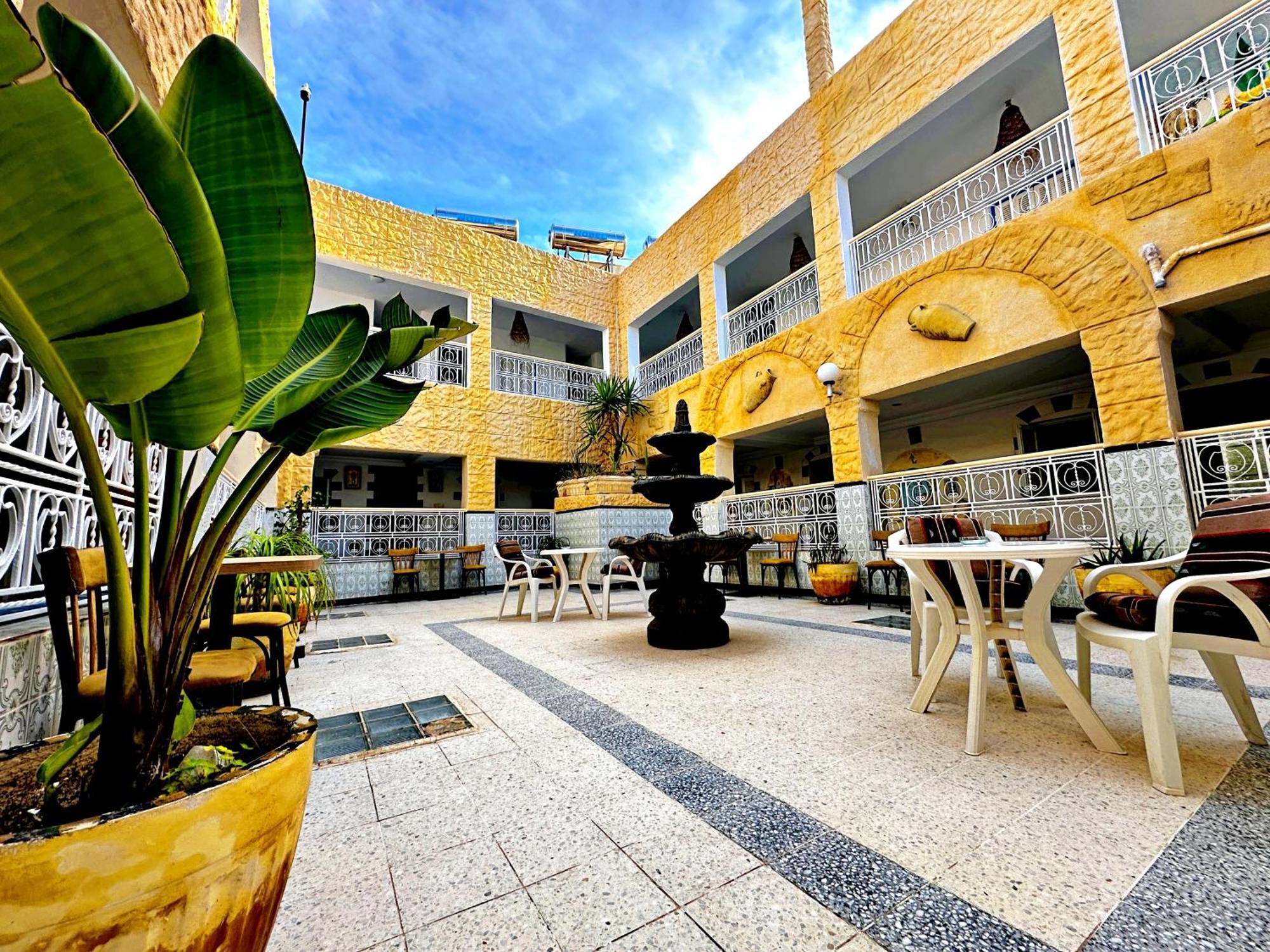 Hotel Paris Sousse Bagian luar foto